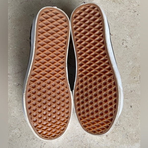 Vans Black and White Suede Canvas Lace-Up Sneakers, Men’s 7  Women’s 8.5 - Picture 8 of 8